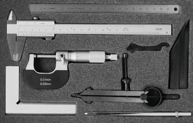 Sada měřicích nástrojů HITEC 7 kusů - posuvné měřítko, mikrometr, úhelník, pravítko, kružítko, měřítko, rýsovač (200-26)